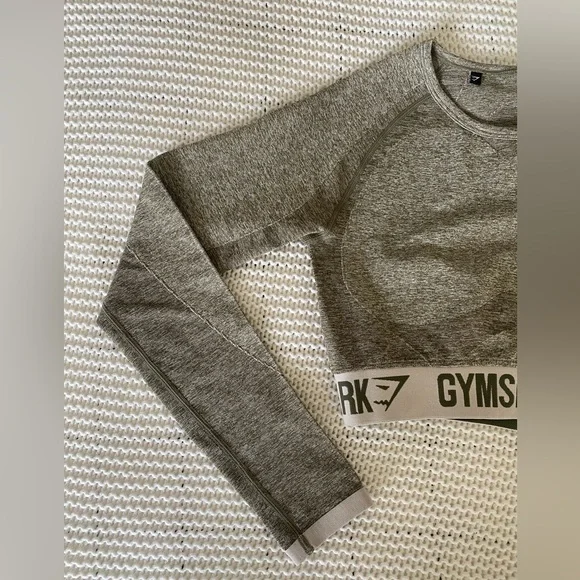 Gymshark Long Sleeve Crop Top - Picture 2 of 4